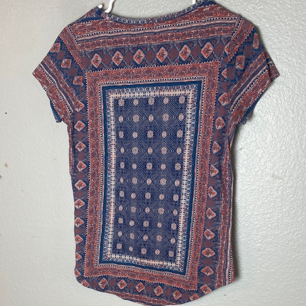 Lucky Brand Women's Blue and Red Geometric Tee - Picture 3 of 3